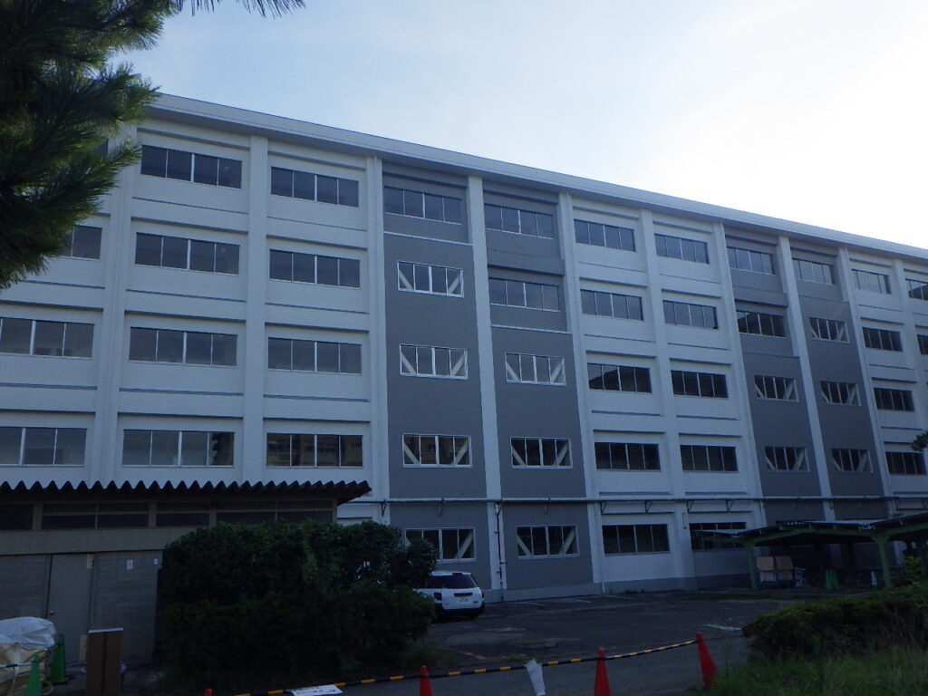 市ヶ尾高校校舎（南棟）改修及び耐震補強工事（建築）